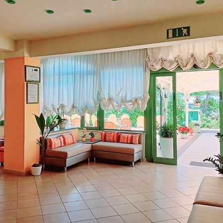 Costa Del Sole Only Room Милано Мартима Екстериор снимка