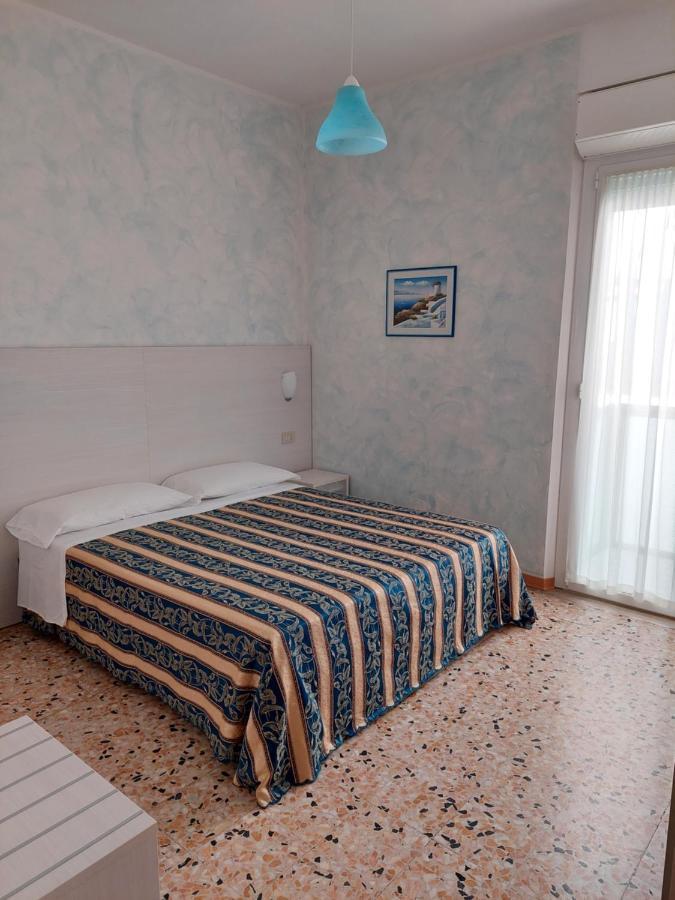 Costa Del Sole Only Room Милано Мартима Екстериор снимка