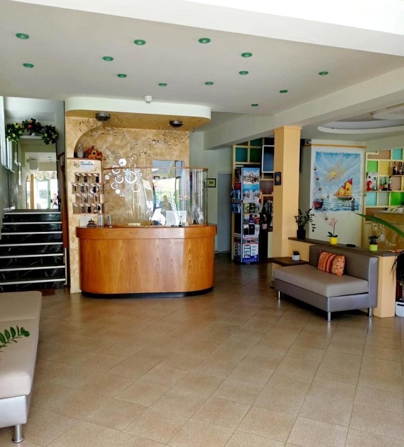 Costa Del Sole Only Room Милано Мартима Екстериор снимка
