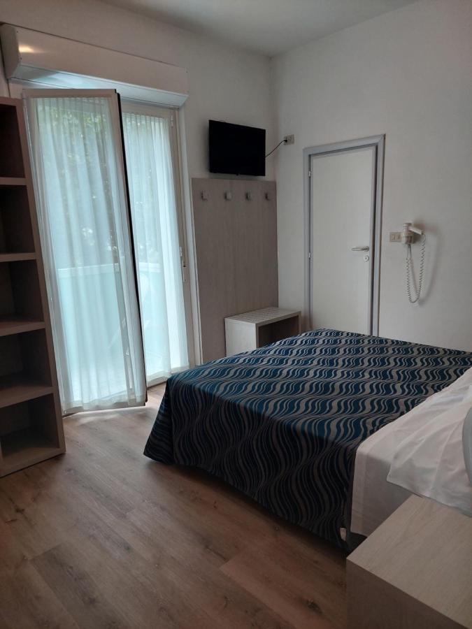 Costa Del Sole Only Room Милано Мартима Екстериор снимка