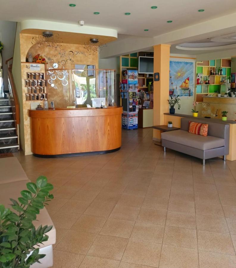 Costa Del Sole Only Room Милано Мартима Екстериор снимка
