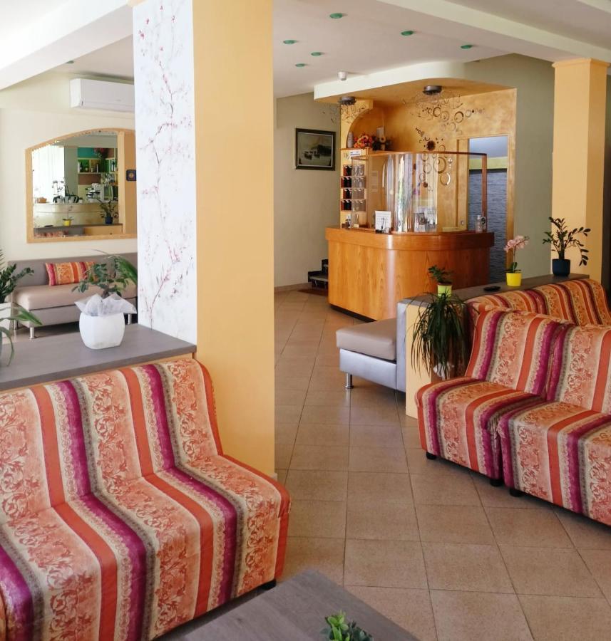 Costa Del Sole Only Room Милано Мартима Екстериор снимка
