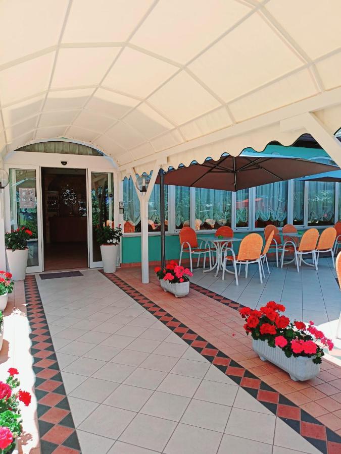 Costa Del Sole Only Room Милано Мартима Екстериор снимка