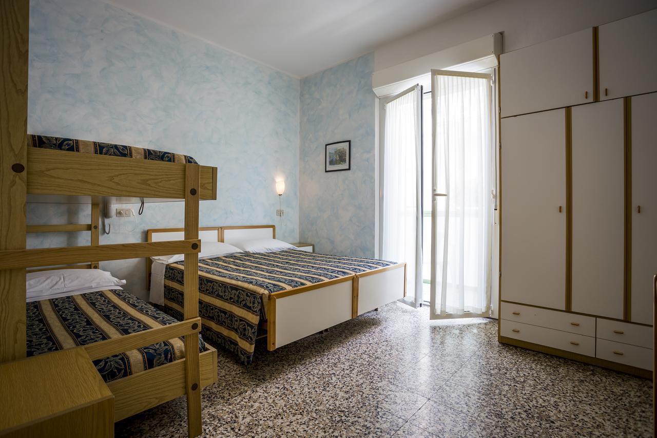Costa Del Sole Only Room Милано Мартима Екстериор снимка