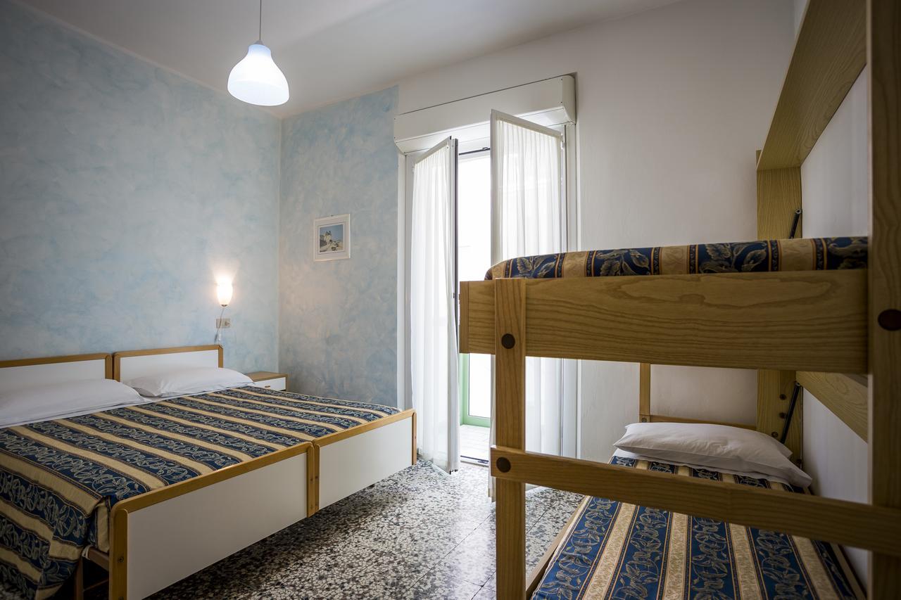 Costa Del Sole Only Room Милано Мартима Екстериор снимка
