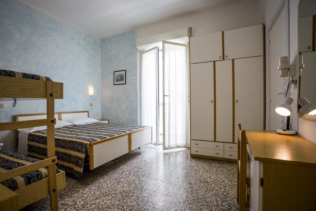 Costa Del Sole Only Room Милано Мартима Екстериор снимка