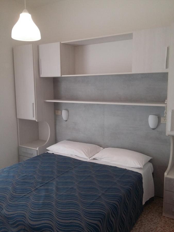 Costa Del Sole Only Room Милано Мартима Екстериор снимка
