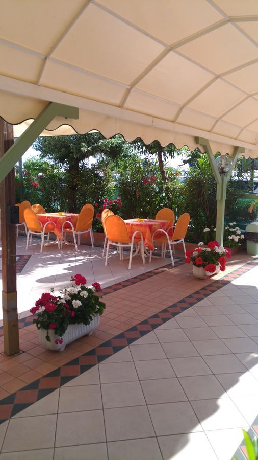 Costa Del Sole Only Room Милано Мартима Екстериор снимка