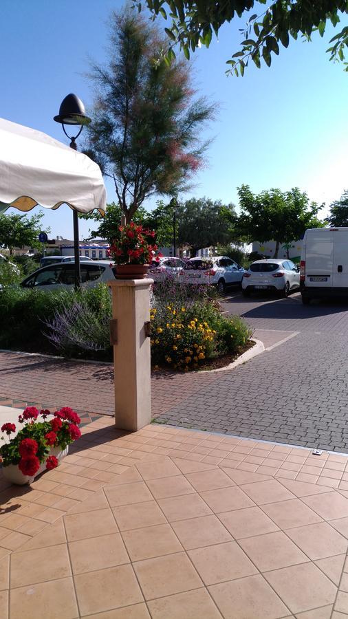 Costa Del Sole Only Room Милано Мартима Екстериор снимка