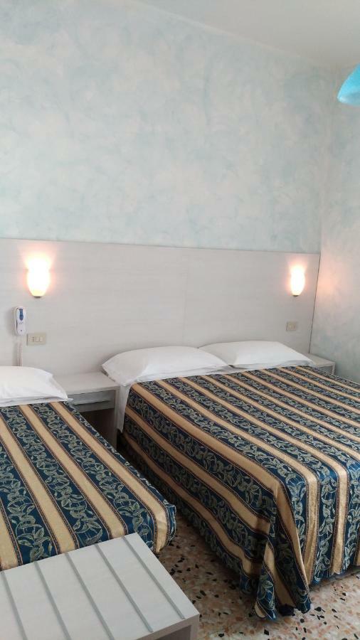 Costa Del Sole Only Room Милано Мартима Екстериор снимка