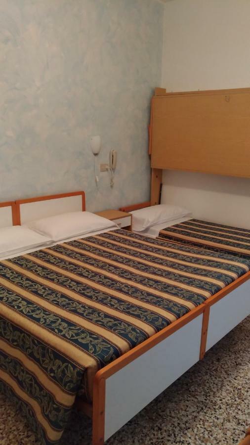 Costa Del Sole Only Room Милано Мартима Екстериор снимка