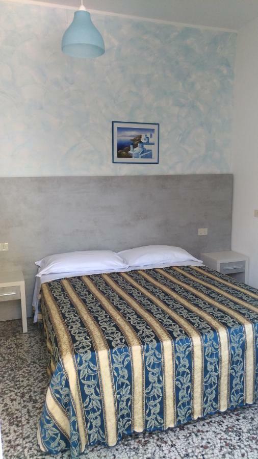 Costa Del Sole Only Room Милано Мартима Екстериор снимка
