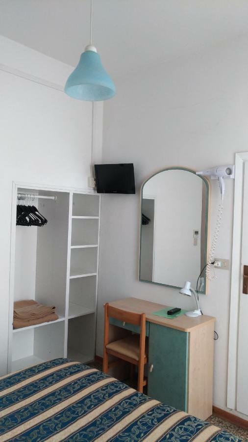 Costa Del Sole Only Room Милано Мартима Екстериор снимка